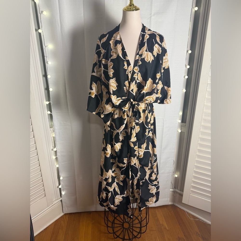 Maison Du Soir Cream and Tan Dolman Sleeve Wrap Robe